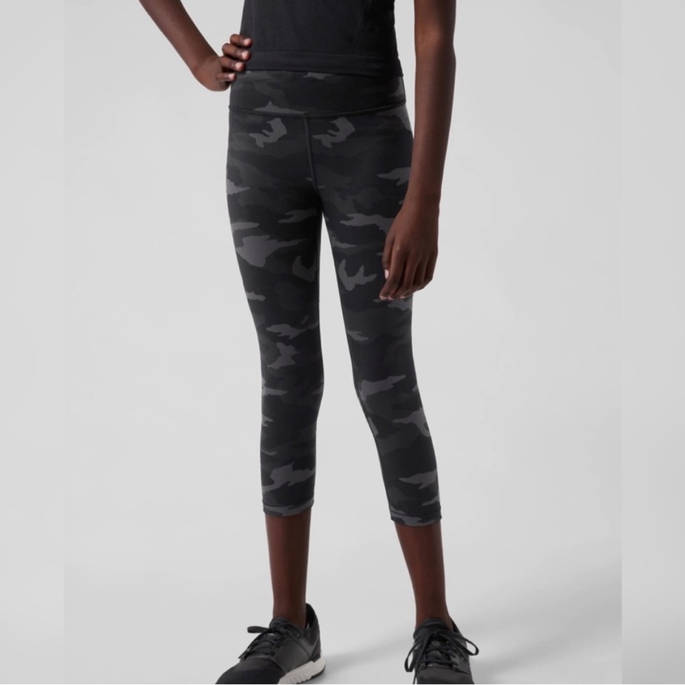 Athleta | Black Camo High Rise Chit Chat Capri